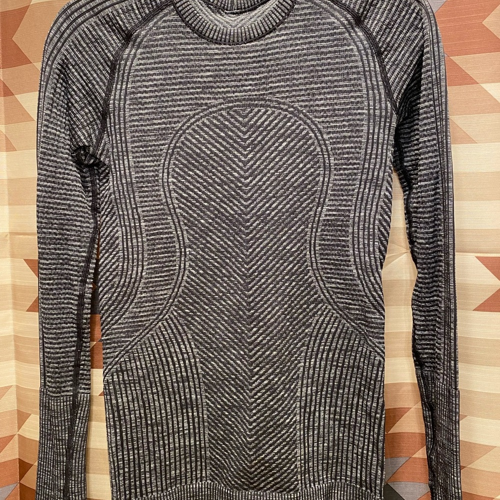 Lululemon Athletica Gray Long Sleeve Top